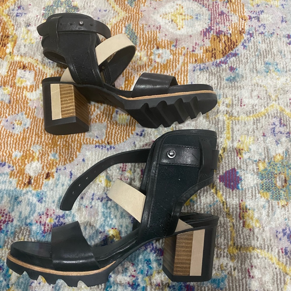 Sorel Addington cuff leather sandal size 5.5